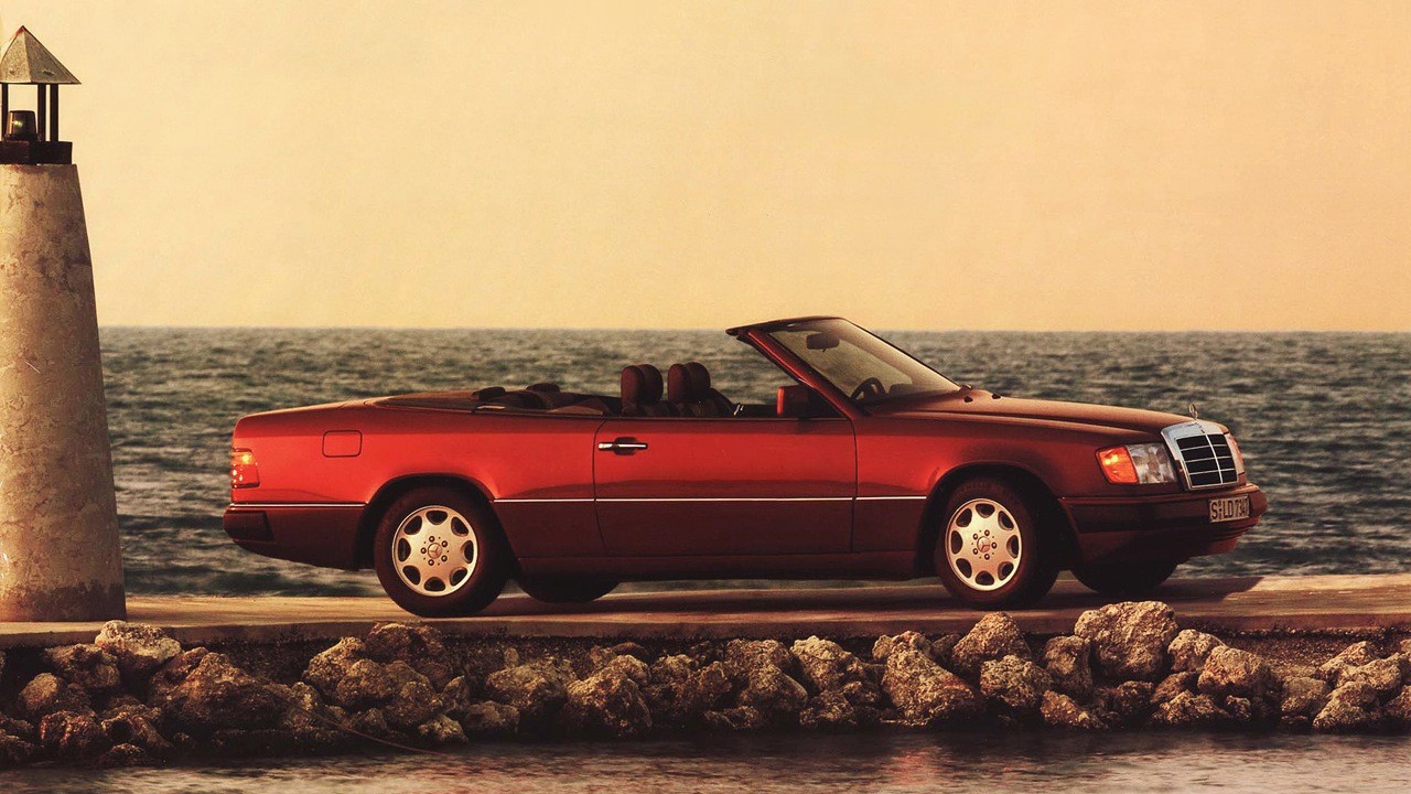 На фото: Mercedes-Benz 300 CE-24 Cabrio (A124) '1992–1993