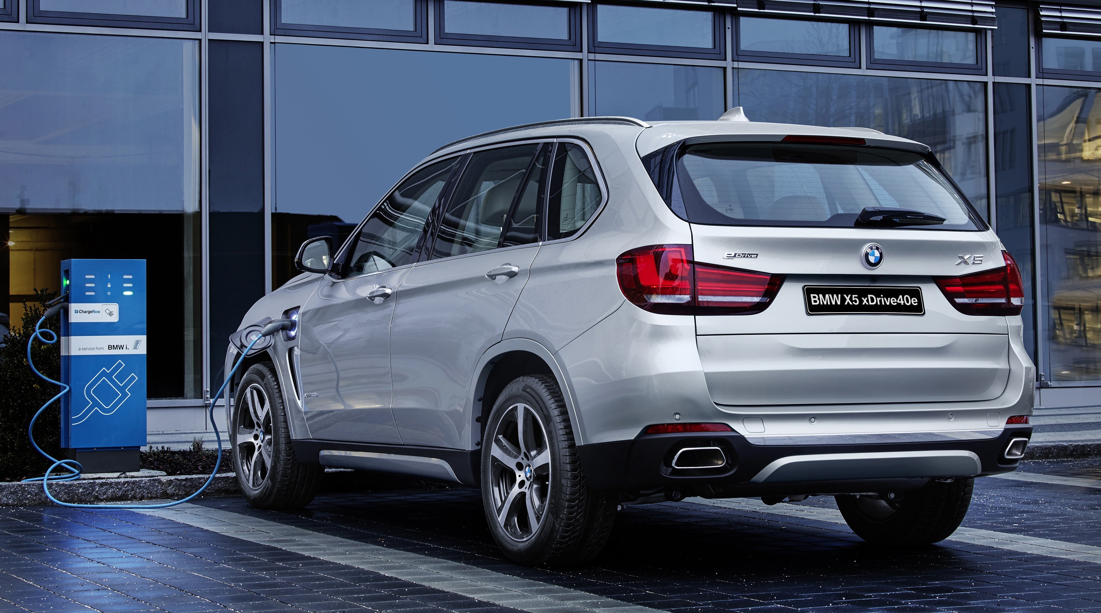P90220498_highRes_the-new-bmw-x5-xdriv