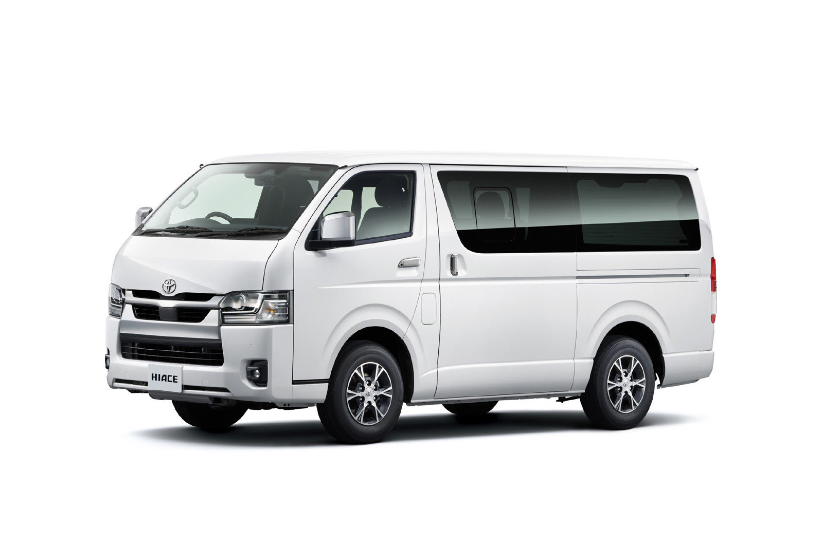 Toyota обновила вэн HiAce прошлого поколения: изменения коснулись салона и списка оснащения