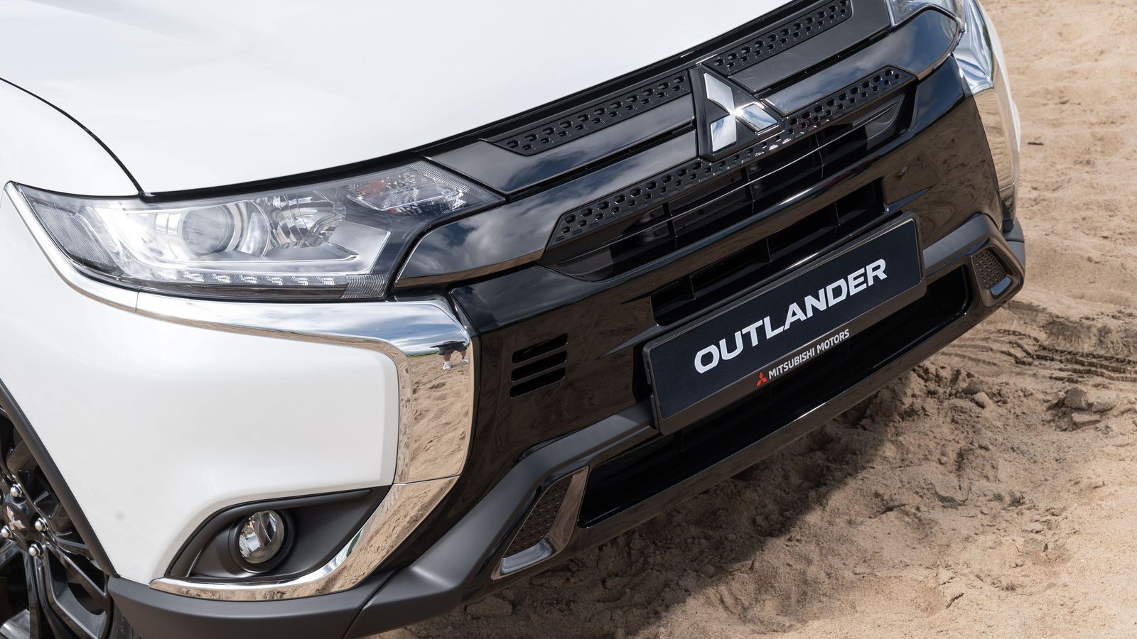 Крутилки вернули назад, а тягу распределили по колёсам: тест-драйв Mitsubishi Outlander 2020