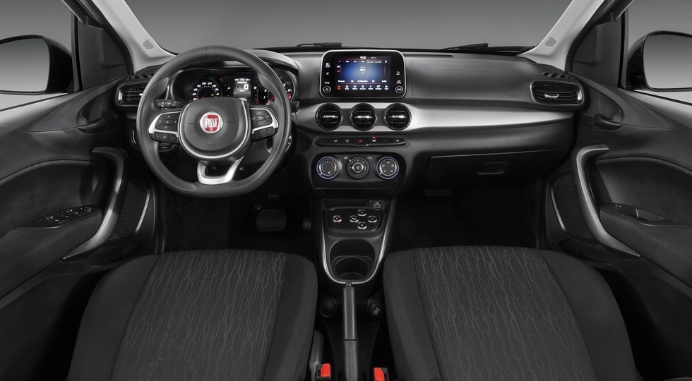 На фото: стандартный хэтчбек Fiat Argo