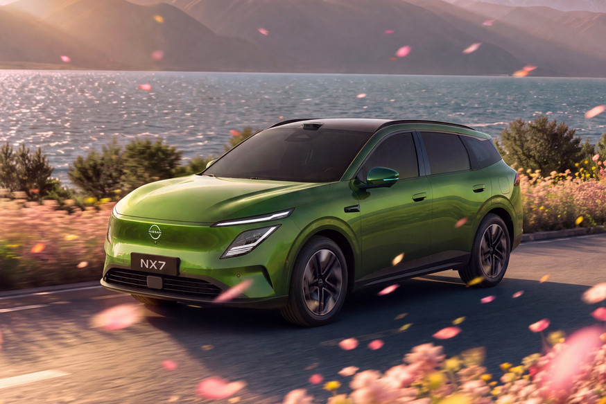 Младший кроссовер Nissan NX7 показал свой интерьер