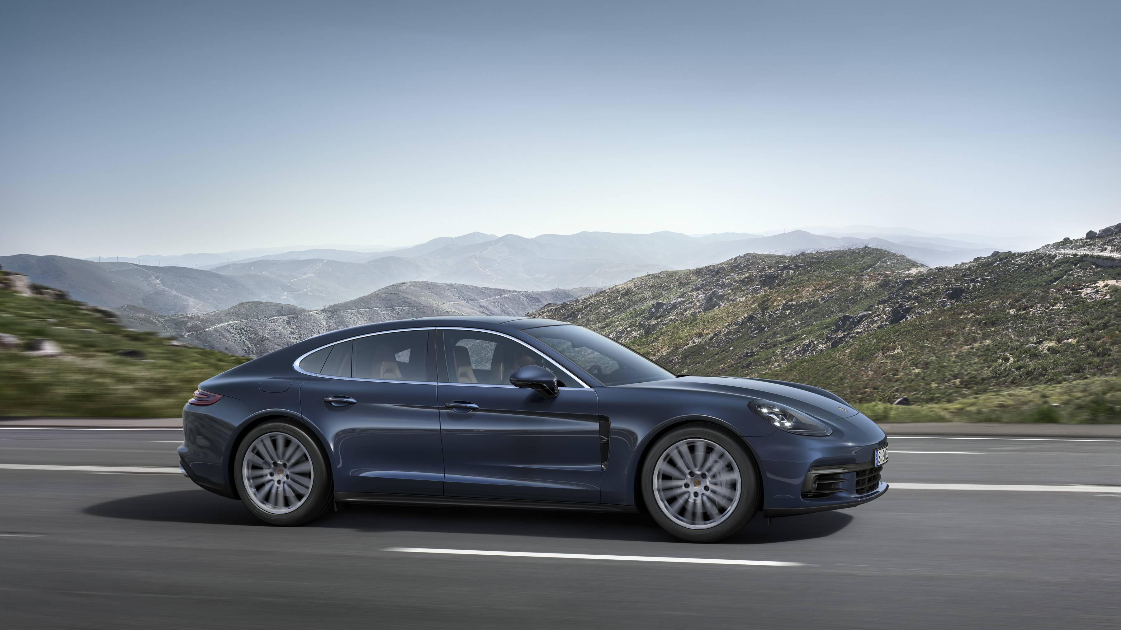 На фото: Porsche Panamera 4S Diesel
