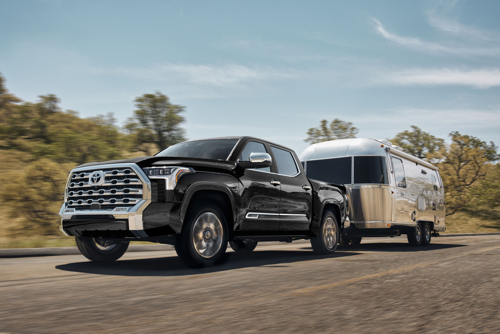 В Японии стартовали продажи Toyota Tundra и Highlander американского производства