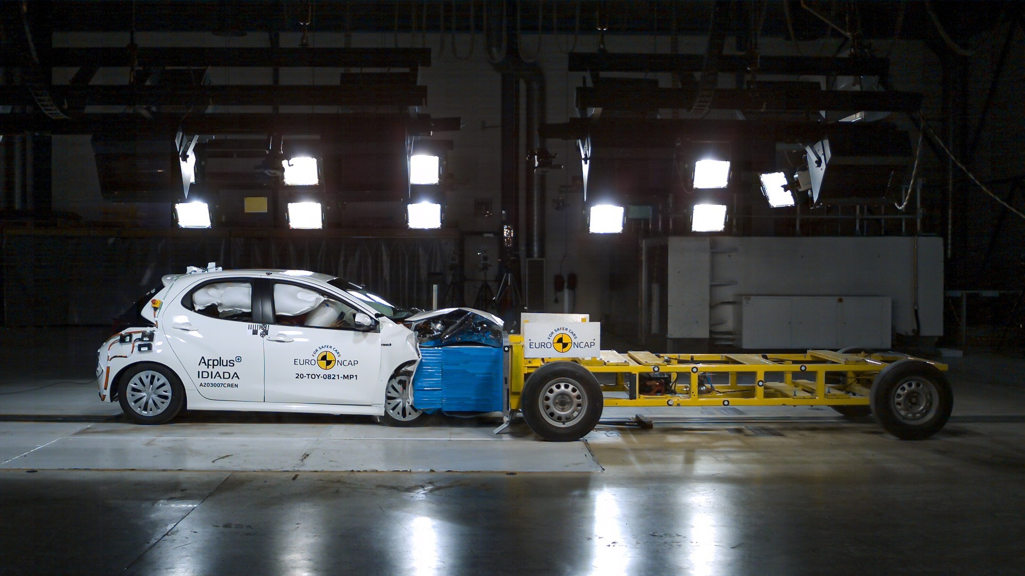Toyota Yaris в новой программе Euro NCAP: встречка далась тяжёло, но выжить можно