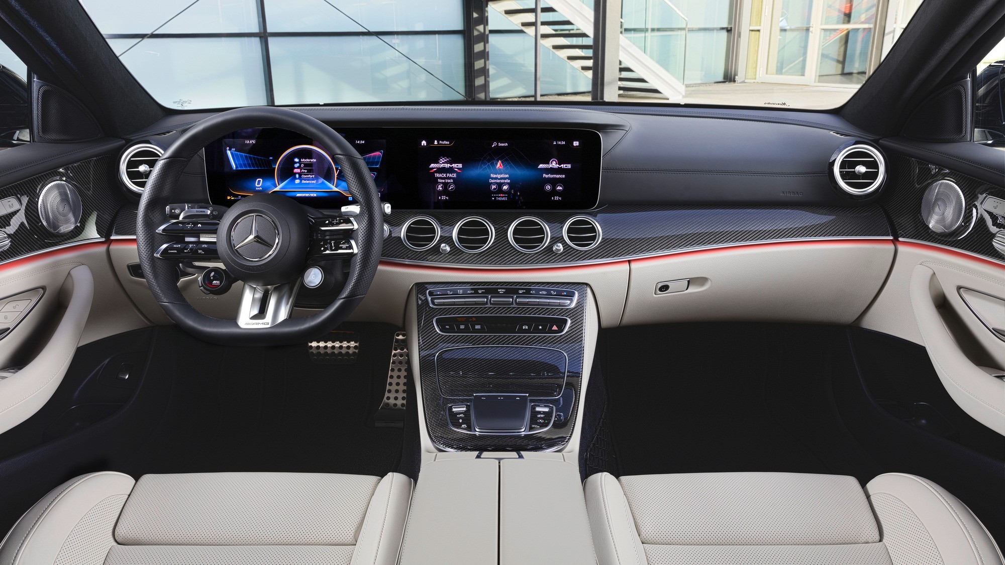 Обновлённый Mercedes-Benz E-Class: руль-краб и фонари-пунктиры