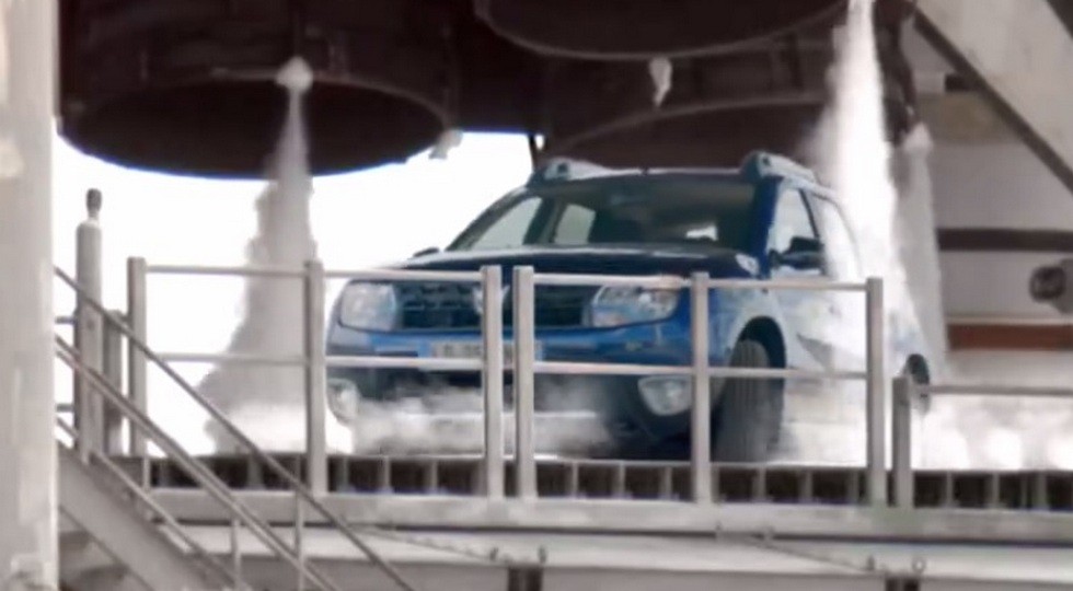 Скриншот с видеотизера Dacia