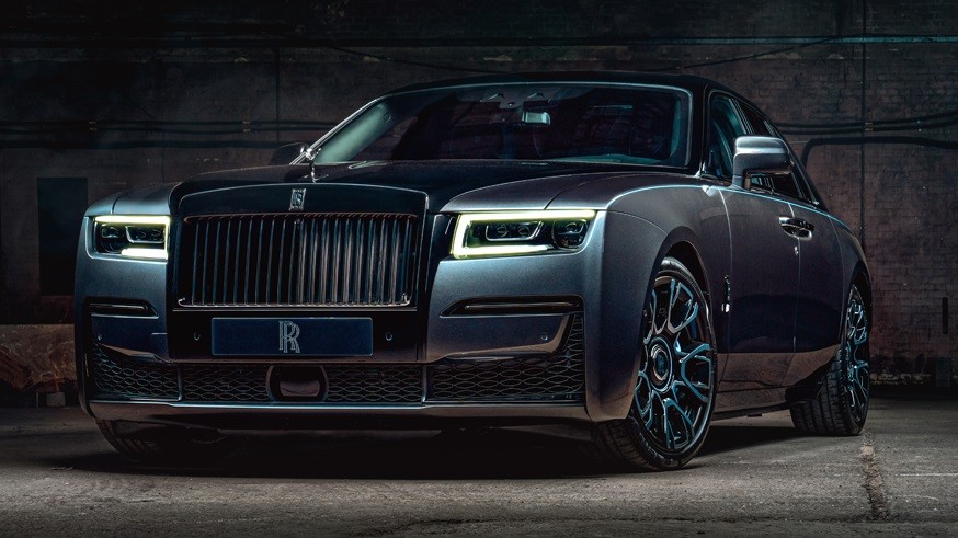 Rolls-Royce Black Badge Ghost: седан получил особенный декор и форсированный мотор