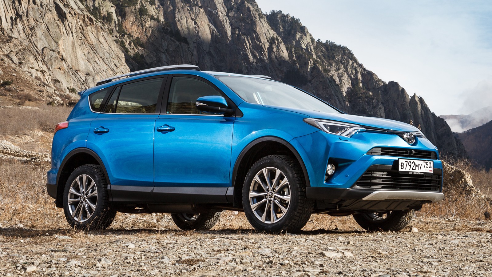 На фото: Toyota RAV4