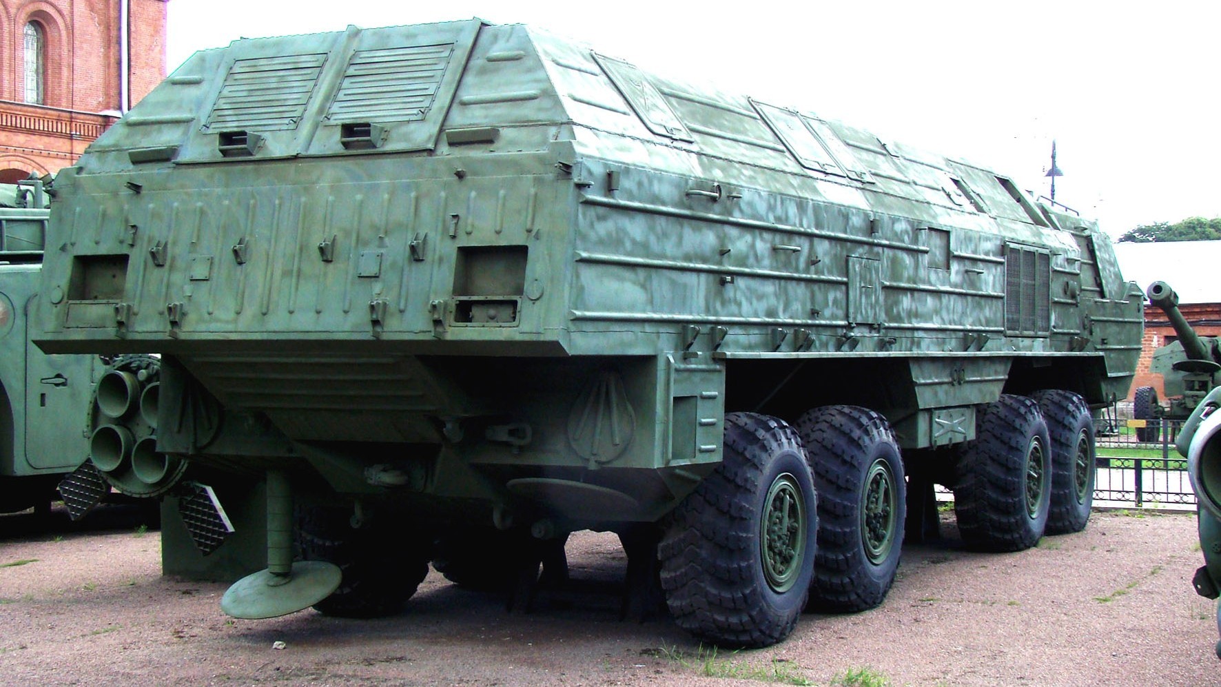 Транспортно заряжающая машина 9т230