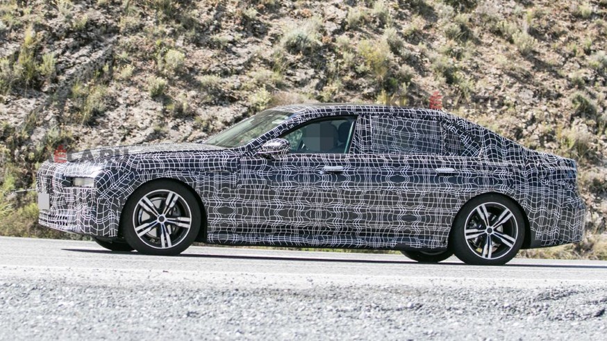 BMW готовит 7 Series нового поколения: седан проехался на камеру