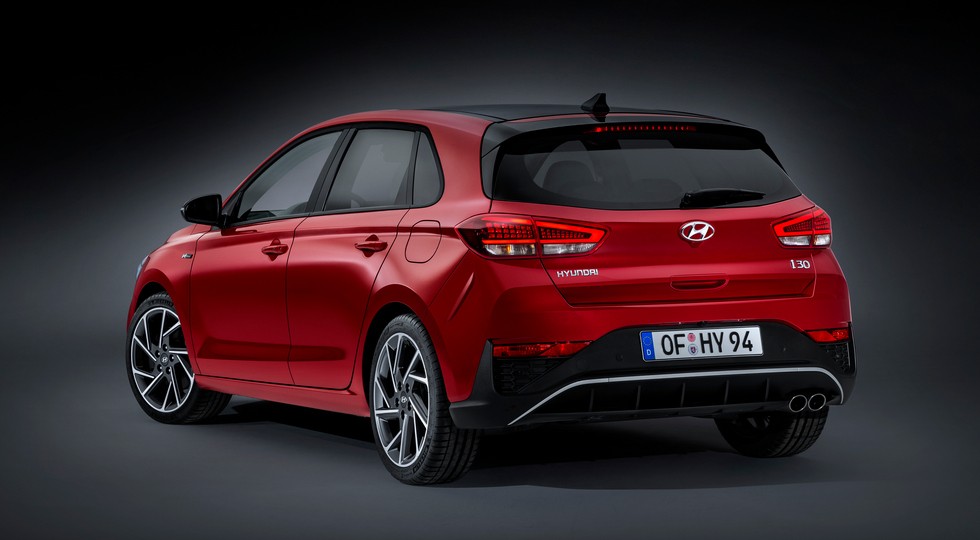 Семейство Hyundai i30 после рестайлинга обрело новые моторы (универсал стал «спортом»)