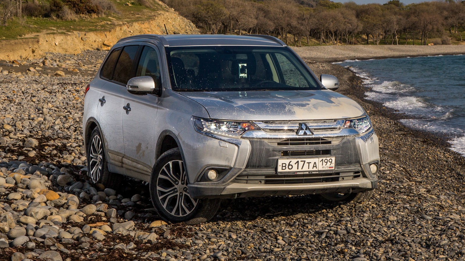 На фото: Mitsubishi Outlander