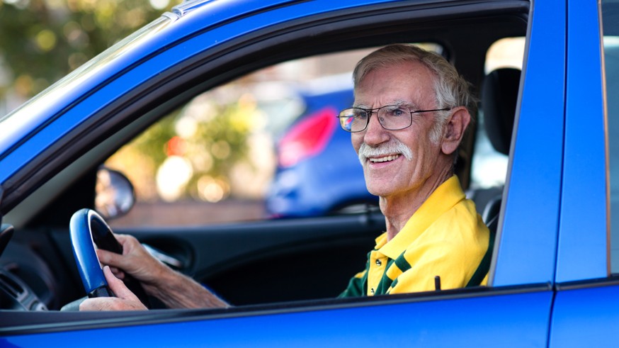 Вопрос возраста: пожилых водителей хотят заставить чаще получать медсправки