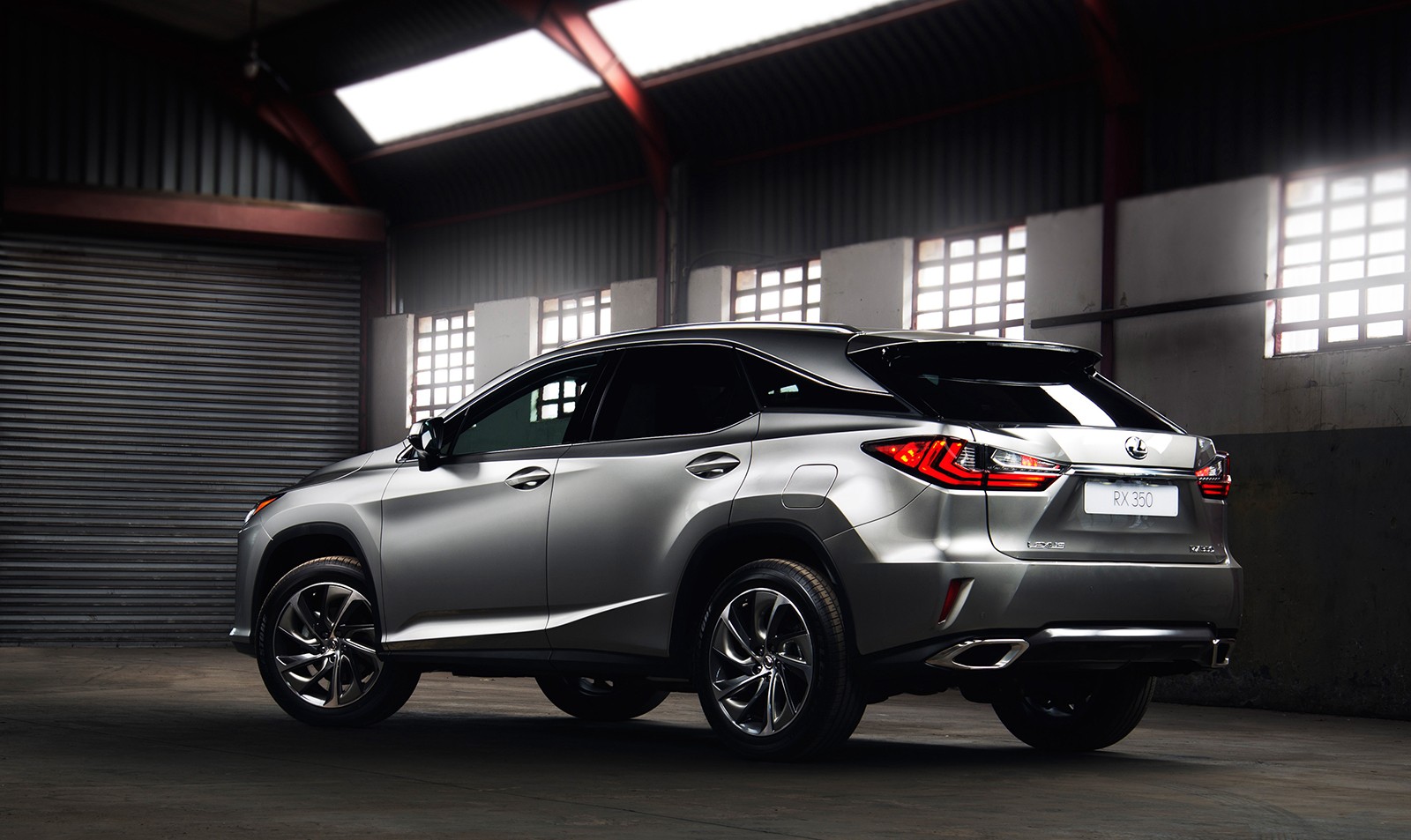 На фото: Lexus RX 350