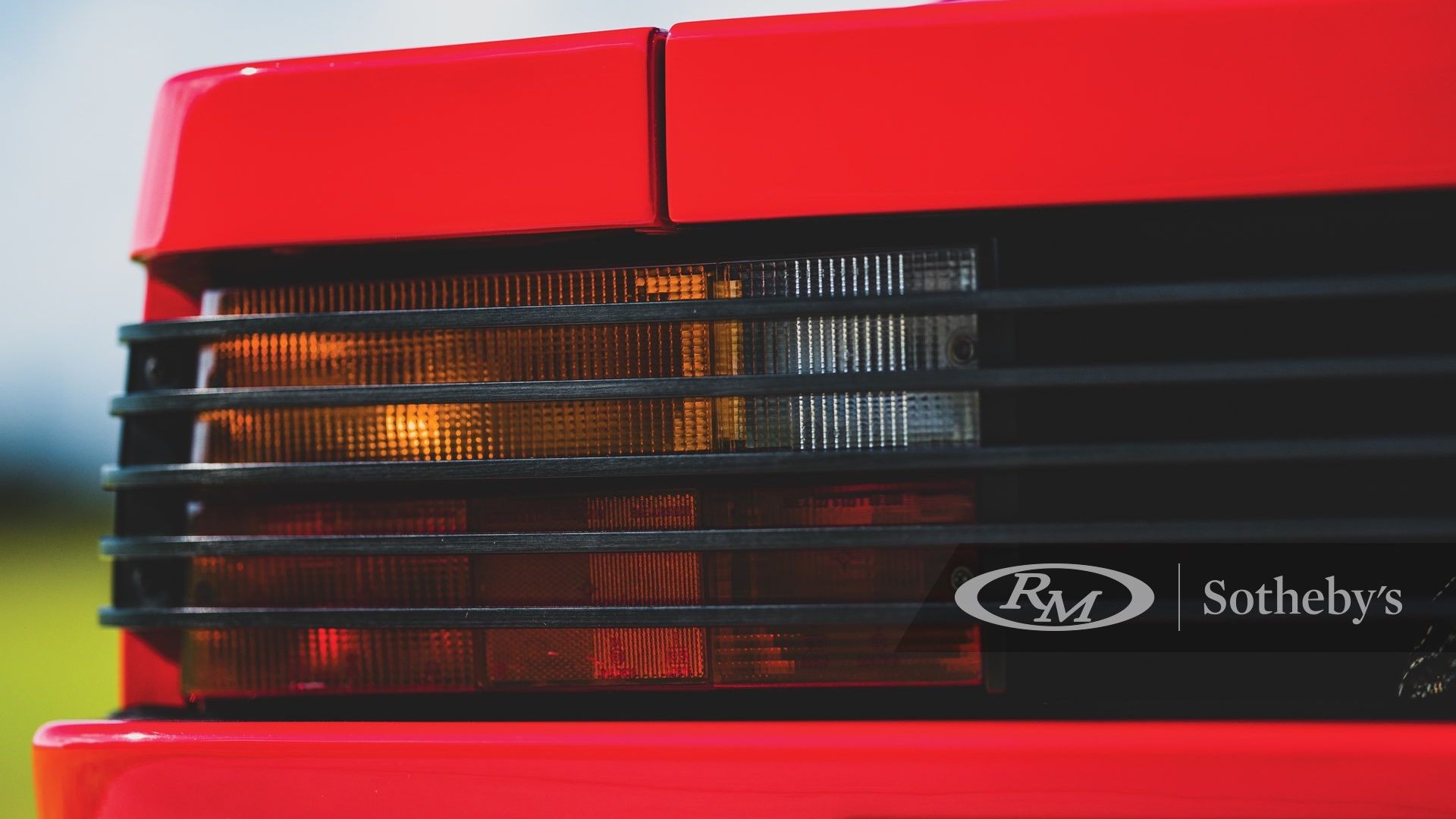 Легендарная Ferrari Testarossa с маленьким пробегом выставлена на продажу