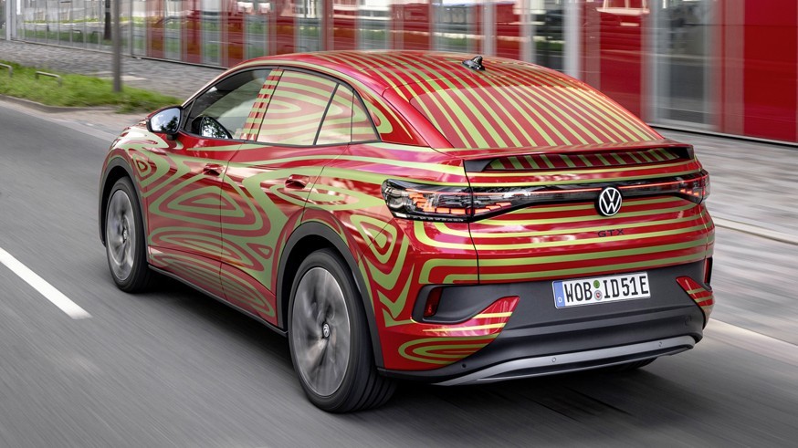В преддверии премьеры Volkswagen дразнит тизером «заряженного» кроссовера ID.5 GTX