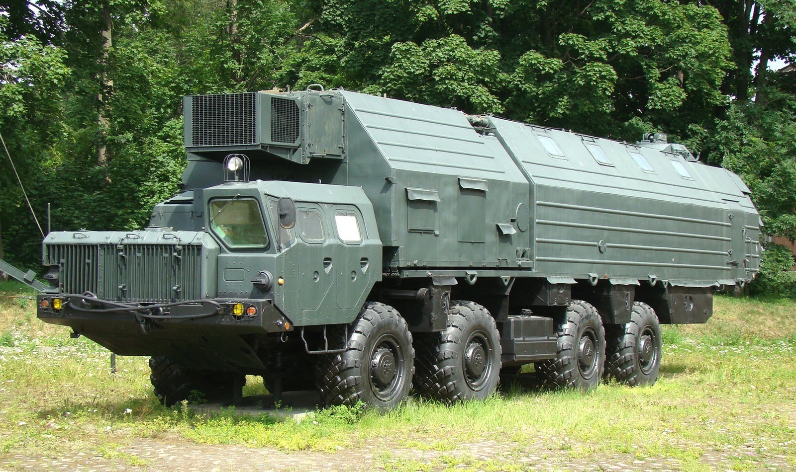 Самая распространенная машина боевого дежурства 15В148 в типовом кузове на шасси МАЗ-543М (фото автора)