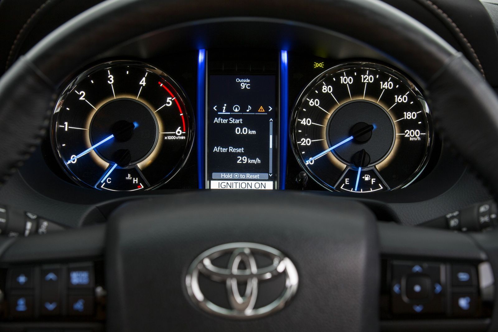 5 причин покупать и не покупать Toyota Fortuner II