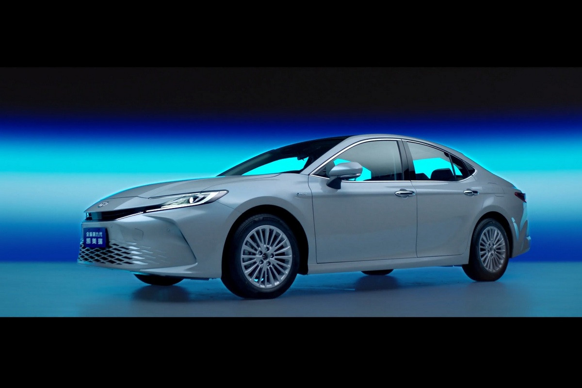 Представлена ещё одна новая Toyota Camry, у неё другой салон - КОЛЕСА ...