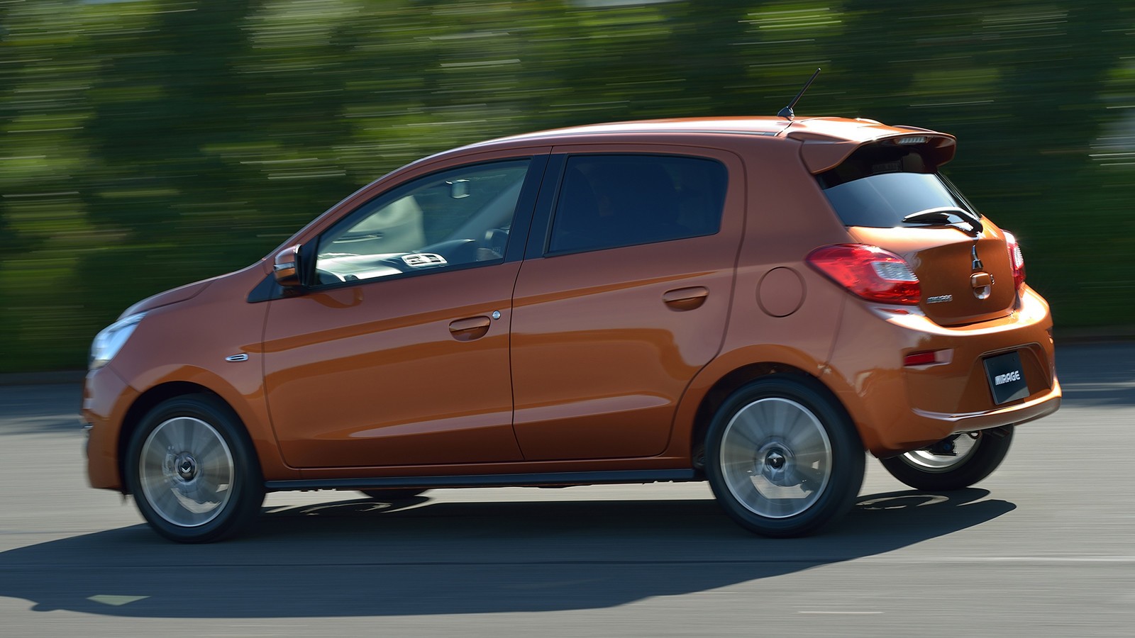 На фото: Mitsubishi Mirage