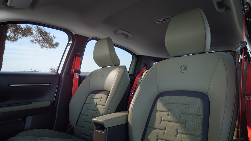 На фото: салон Citroën C3 Aircross Outdoor