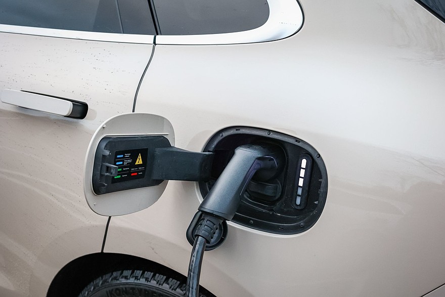 Выбираем кроссовер для дальних поездок: батарея, зарядка и запас хода от 1000 км