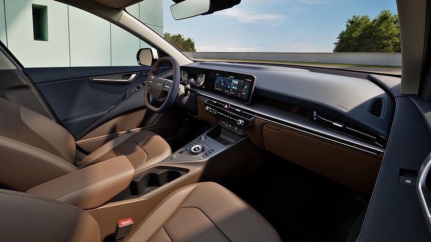 На фото: салон обновлённого кроссовера Kia Niro