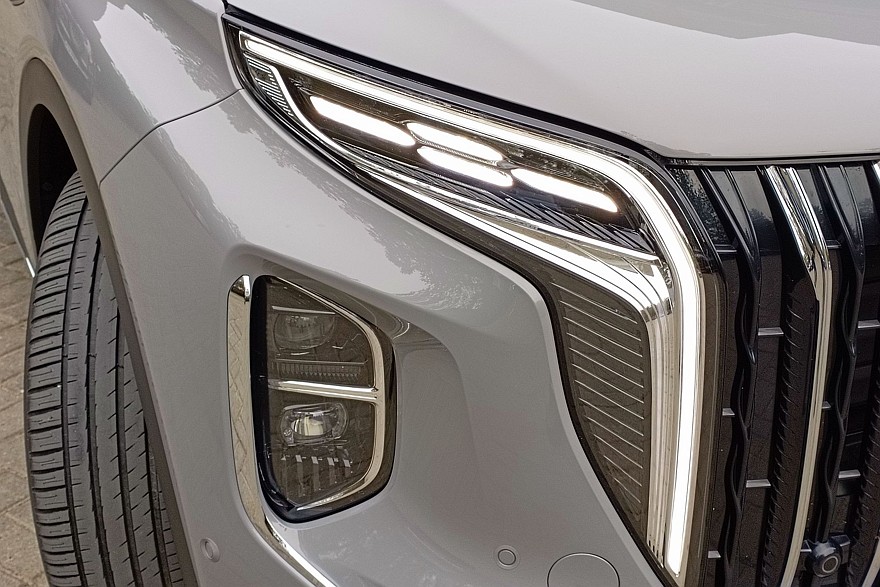 Крылатые габариты, немного эвкалипта и сила пользовательских настроек: тест-драйв Hongqi HS7