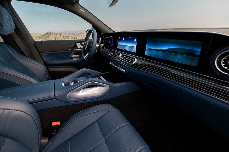 На фото: салон обновлённого кроссовера Mercedes-Benz GLE