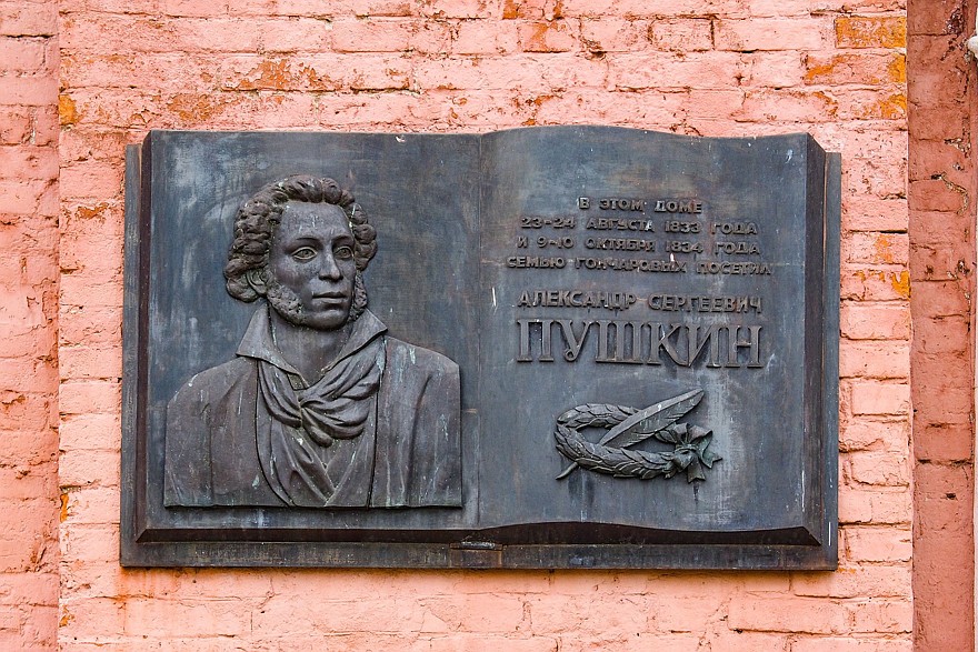 По Волоколамскому шоссе: первая ГЭС, две усадьбы и «штурмгешутц»