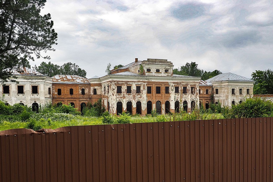 По Волоколамскому шоссе: первая ГЭС, две усадьбы и «штурмгешутц»