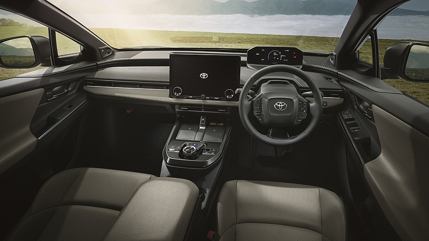 На фото: салон Toyota bZ4X Touring (версии для Японии)