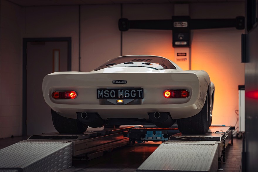 Реплика McLaren M6GT, изготовленная подразделением McLaren Special Operations по архивным чертежам и представленная в июле этого года на Фестивале скорости в Гудвуде.