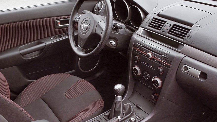 На фото: Интерьер Mazda3 Hatchback (BK) '2003–06