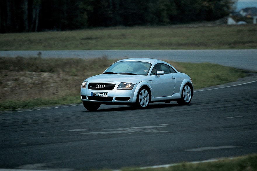 Четыре кольца эгоиста: как появилась Audi TT и как она опозорилась на автобанах