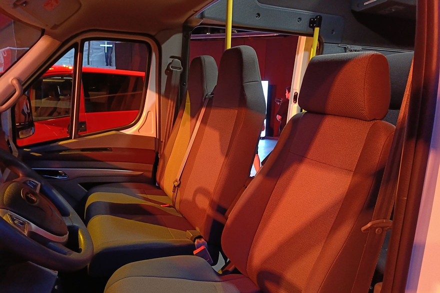 На фото: салон Sollers SF5