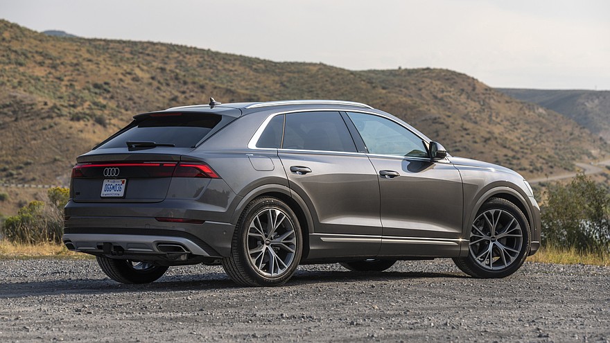 На фото: Audi Q8