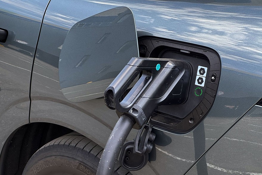 Выбираем кроссовер для дальних поездок: батарея, зарядка и запас хода от 1000 км