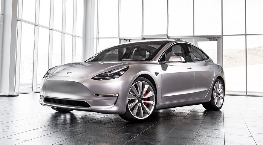 На фото: прототип Tesla Model 3