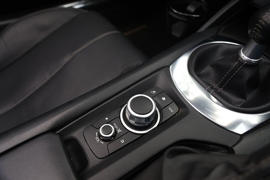 Задний привод, полтора литра и DVD-проигрыватель: опыт владения Mazda Roadster IV (ND)