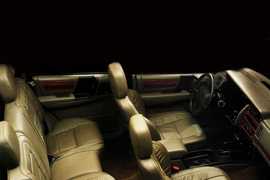 Jeep Grand Cherokee Limited прекрасно выглядел и снаружи, и внутри