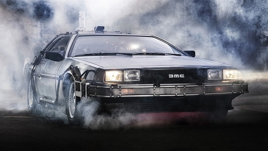 Автомобиль DeLorean DMC-12, переделанный в машину времени, является одним из главных героев трилогии фильмов