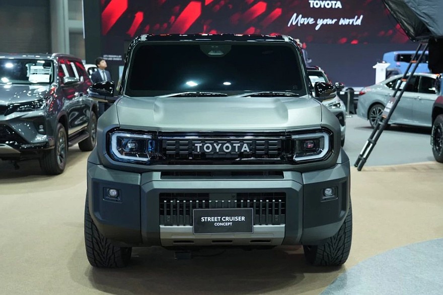 На фото: концепт Toyota Land Cruiser FJ Street Cruiser