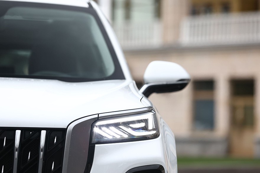 Больше не компромисс: необычный тест-драйв Hongqi HS5