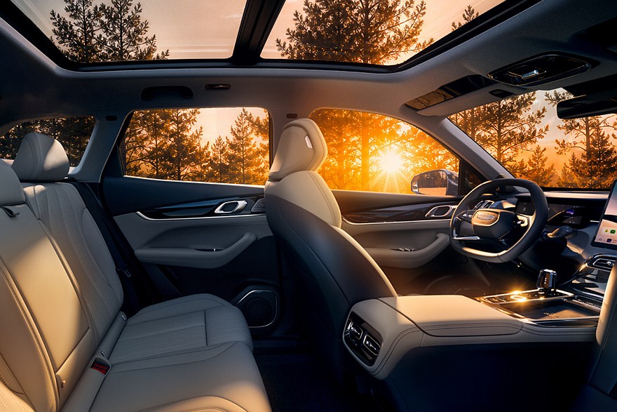 Гибрид Geely Boyue L i-HEV