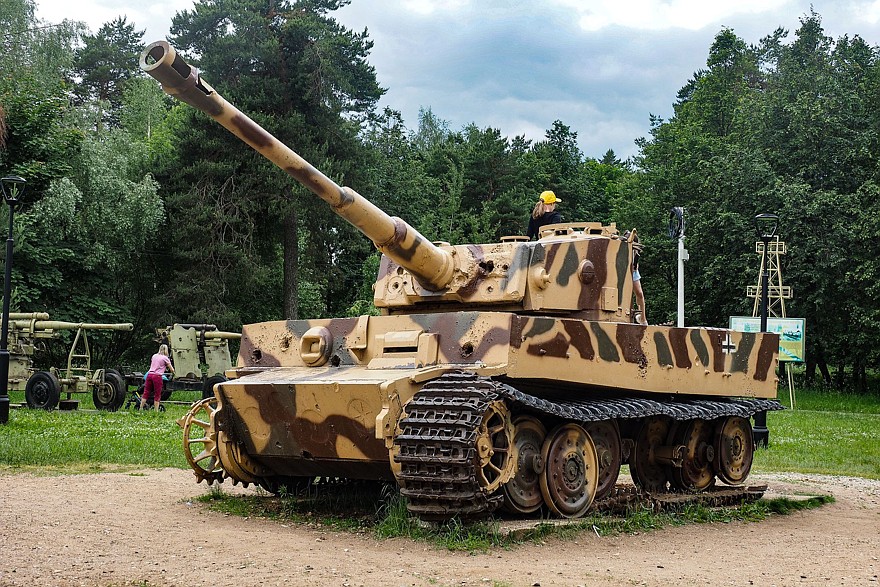 По Волоколамскому шоссе: первая ГЭС, две усадьбы и «штурмгешутц»