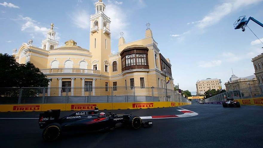Пилот McLaren Фернано Алонсо высказался за пересмотр правила ограничения радиопереговоров во время гонки