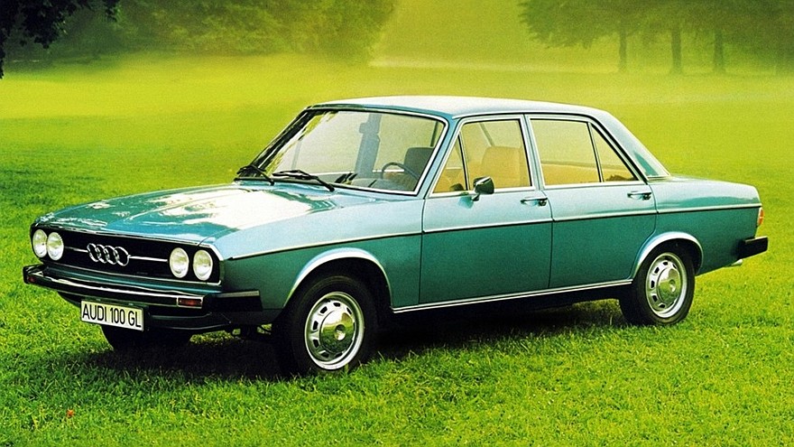 На фото: Audi 100 '1968–1973