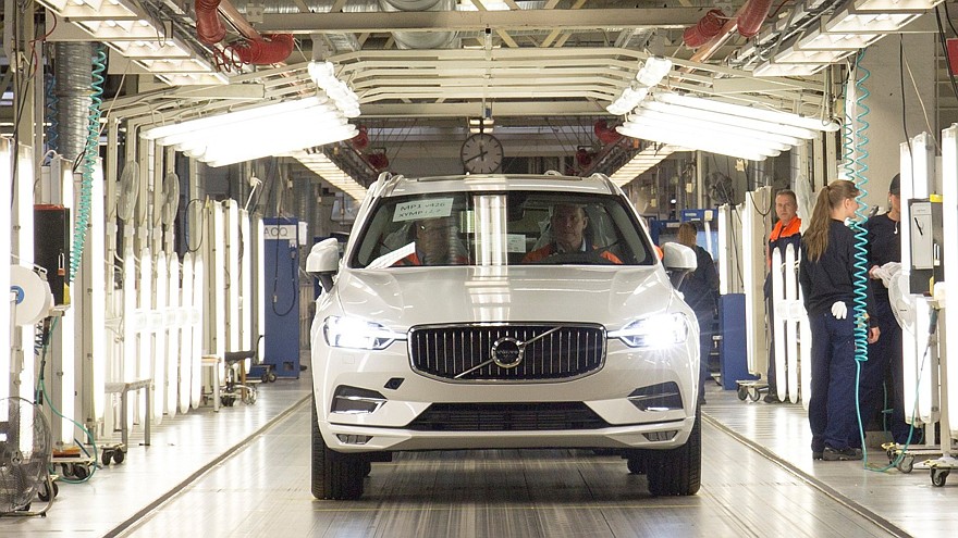 The first new XC60 rolls off the production line in Torslanda, S